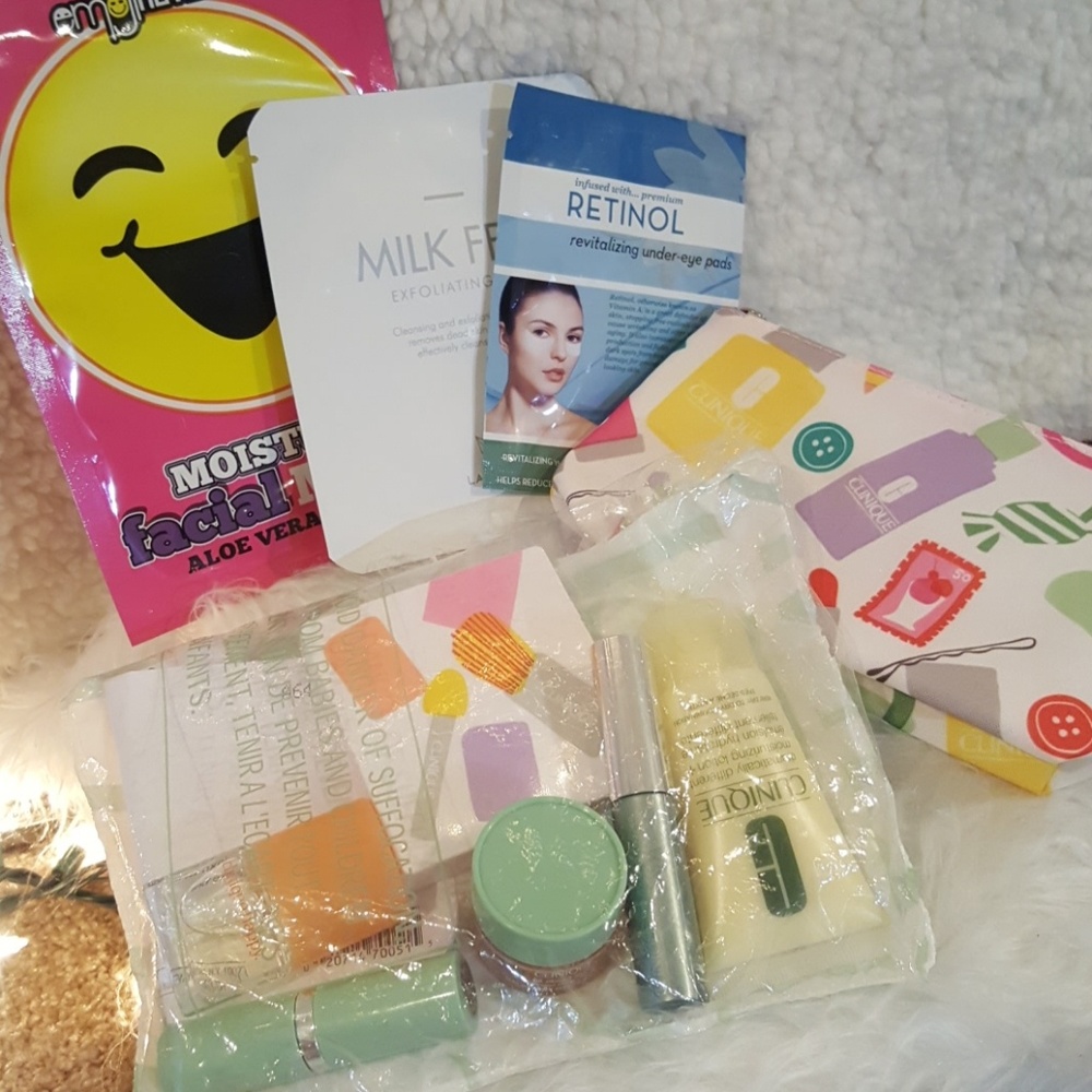 BRAND NEW IN BAG CLINIQUE SAMPLES.